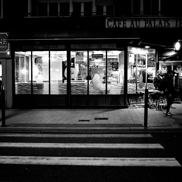 Outdoor terrace seating suitable for families in Lisbon